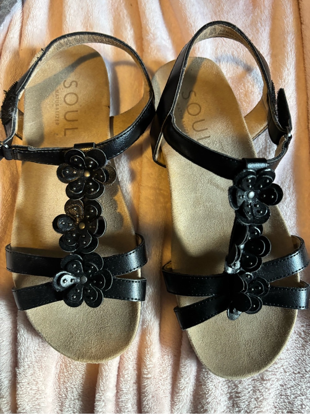 SOUL Naturalizer Black Floral T-Strap Comfort Sandals